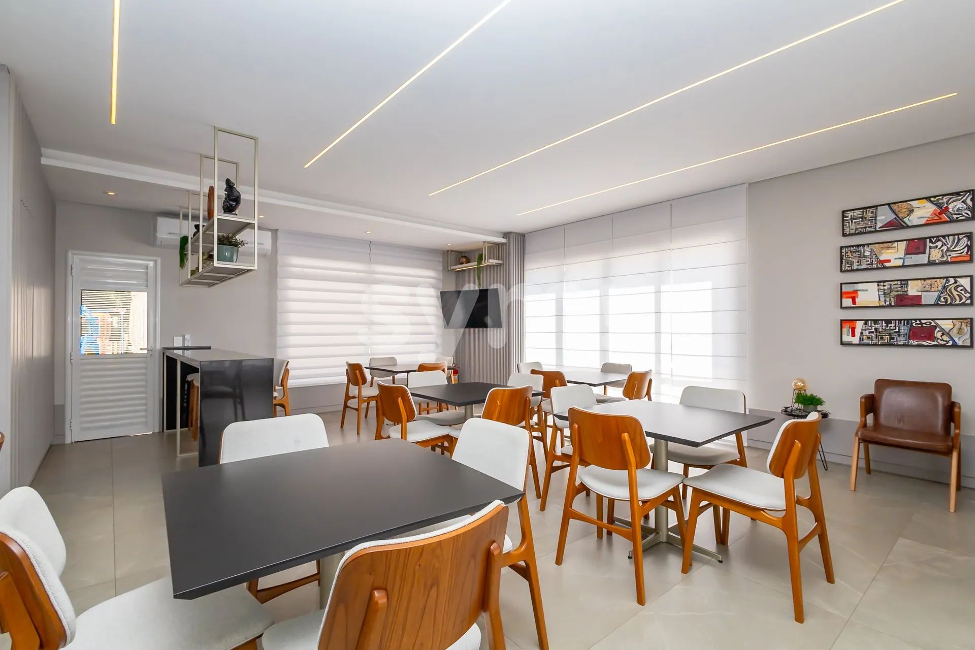 3-bedroom apartment with private BBQ on balcony — photo 34