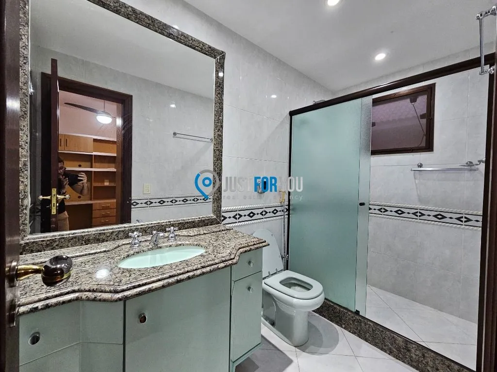 Furnished 4-bedroom house with 5 bathrooms and 350 m² — photo 33
