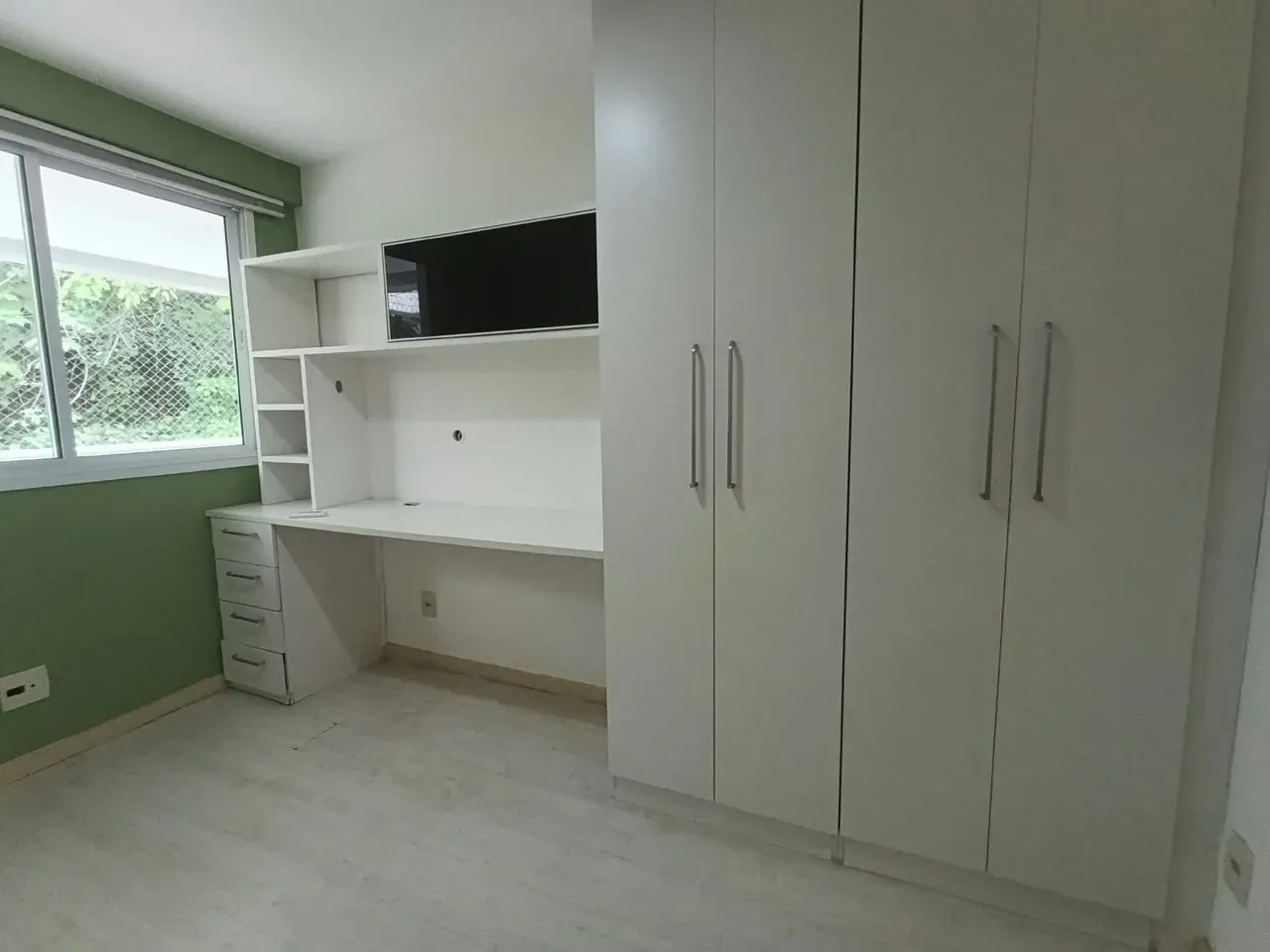 2-bedroom apartment in a building with a gym — photo 9