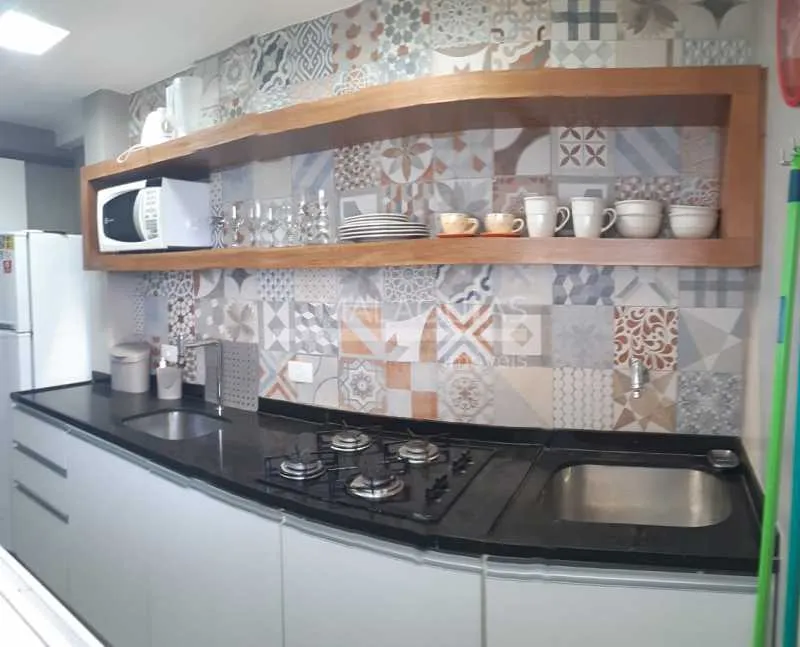1-bedroom apartment with enclosed kitchen and balcony — photo 6