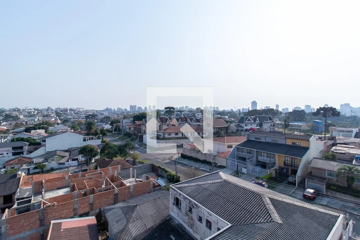 Balcony with a grill in a 2-bedroom apartment, 48 m² — photo 31