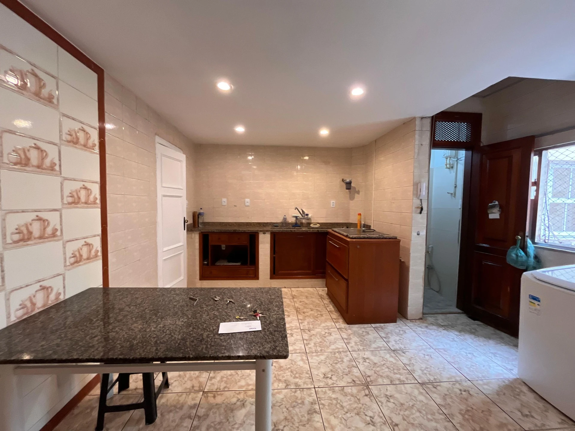 3-bedroom apartment with separate kitchen and electric stove — photo 5