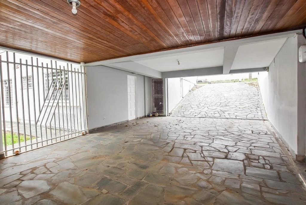 Casa com 223 m², 3 quartos e garagem para 4 carros