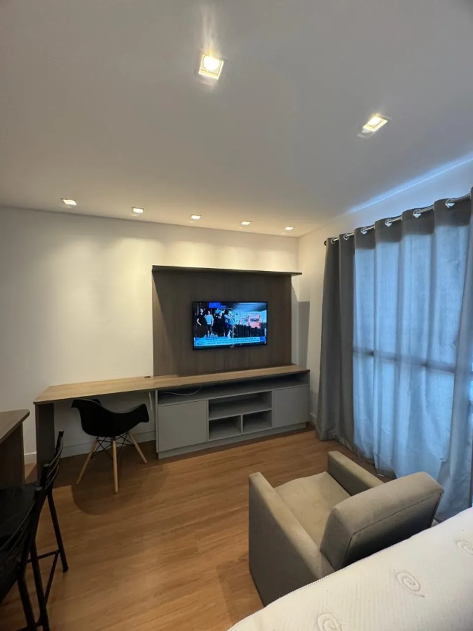 One-bedroom apartment in a building with a gym