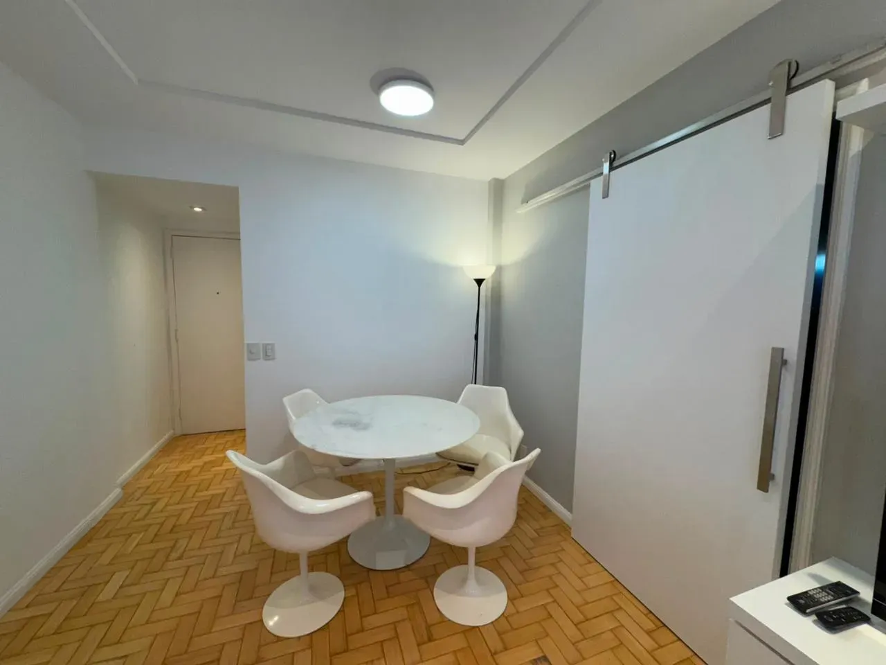 Furnished apartment, 74 m², with a glass-enclosed balcony — photo 10