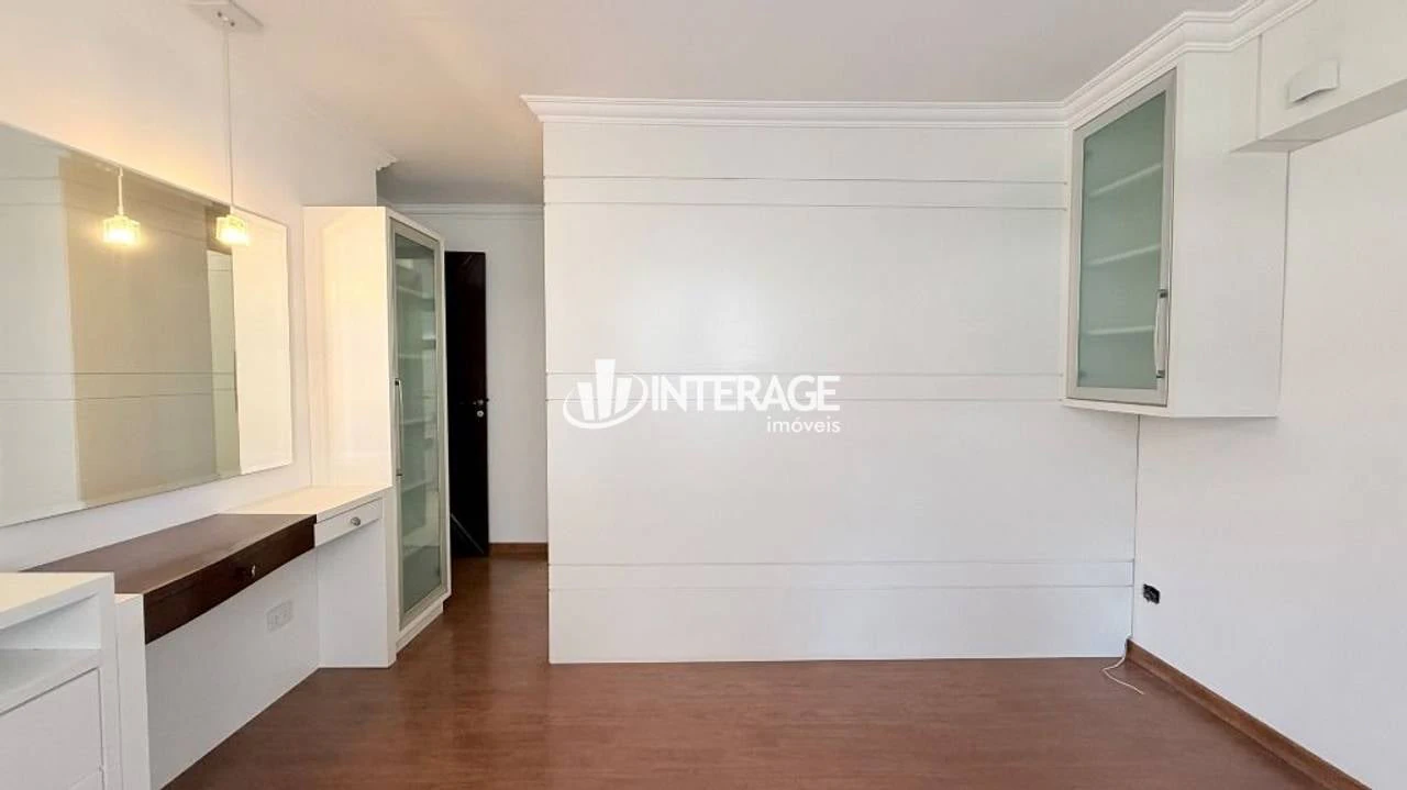3-bedroom house with a bathtub — photo 5