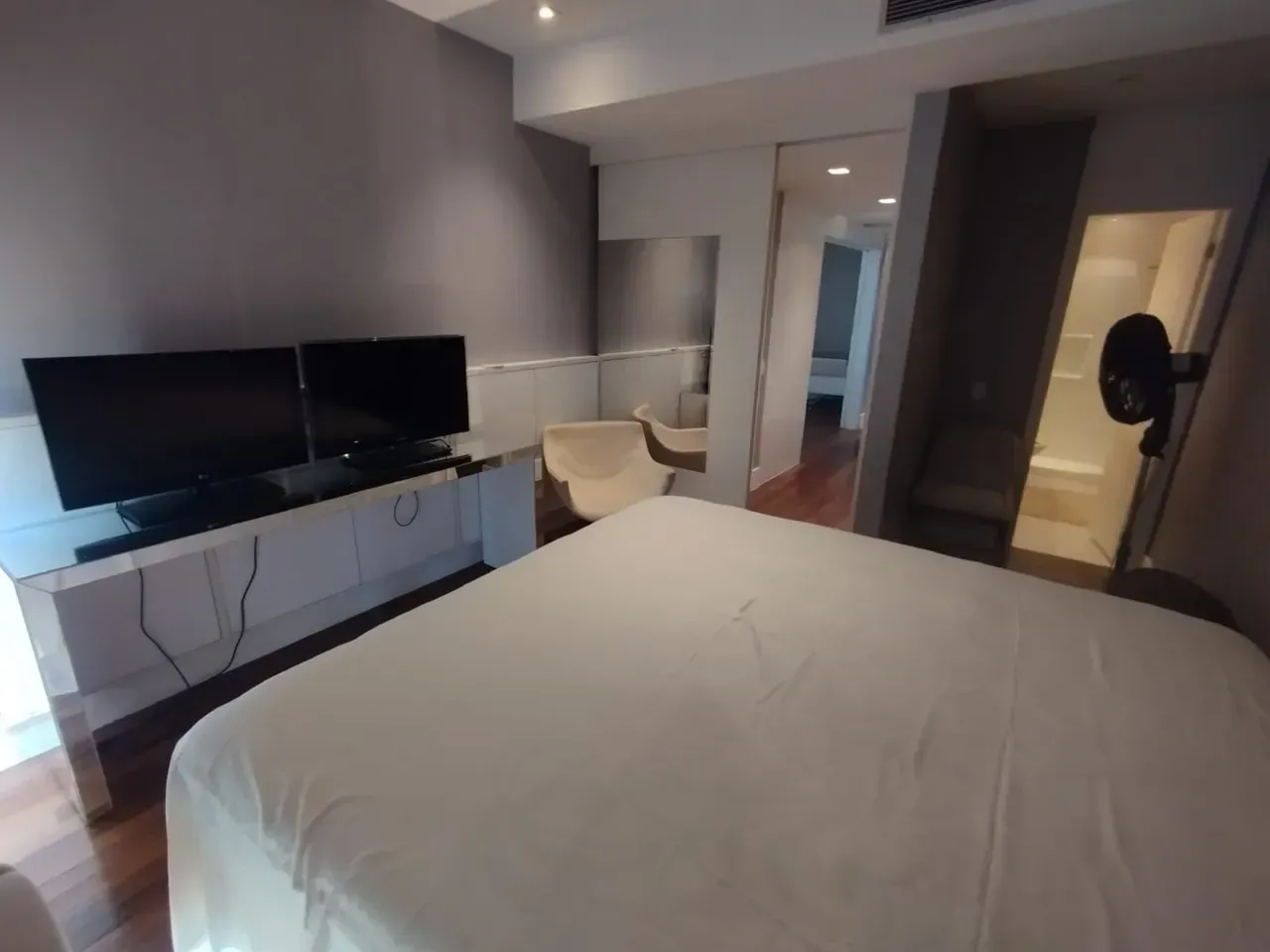 Apartamento sem mobília com 4 quartos e 5 banheiros — photo 37