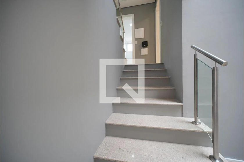 Floor-to-ceiling windows in a 4-bedroom house, 300 m² — photo 3