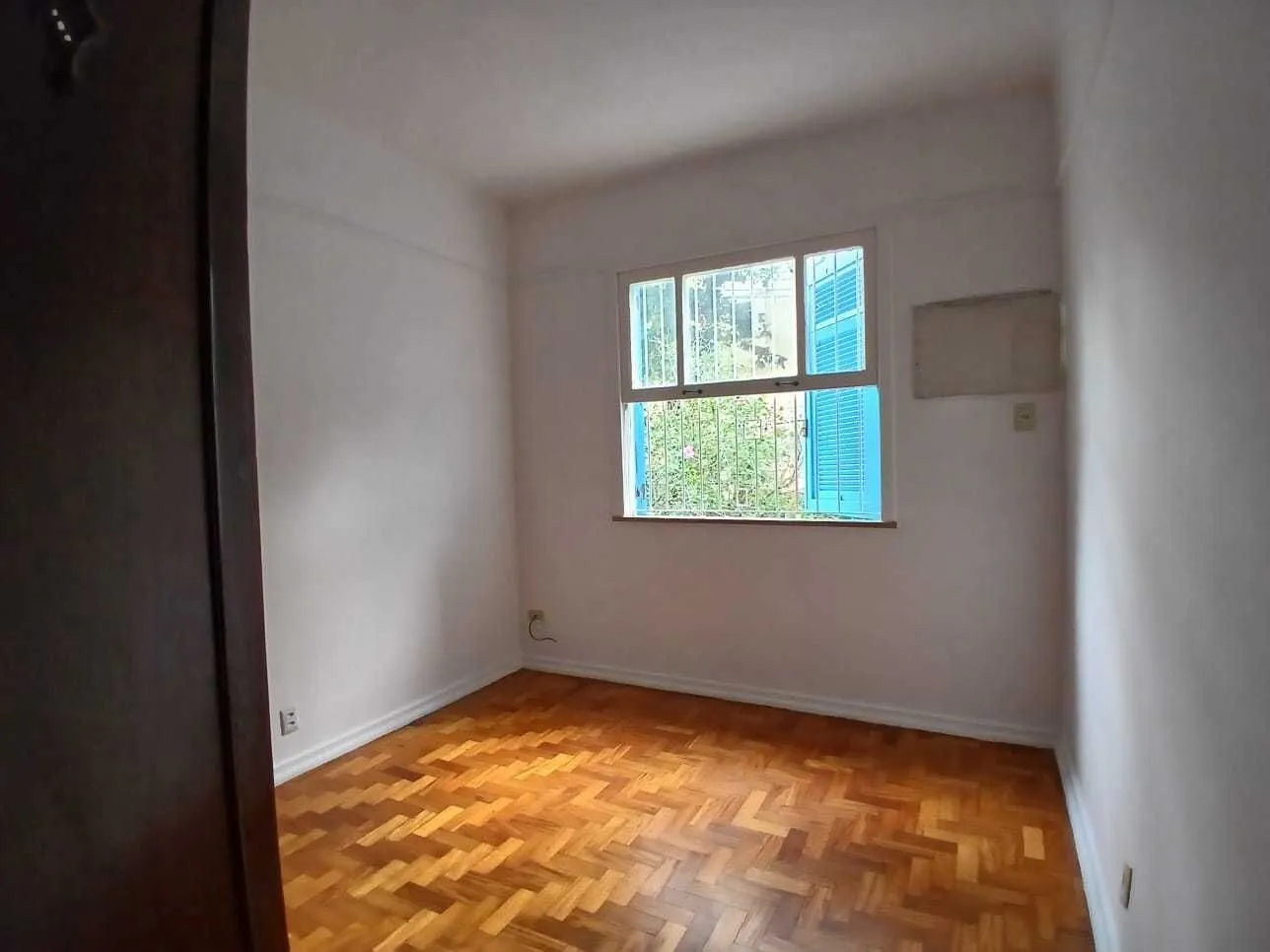 Apartment, 113 m², with wood or laminate floors — photo 16