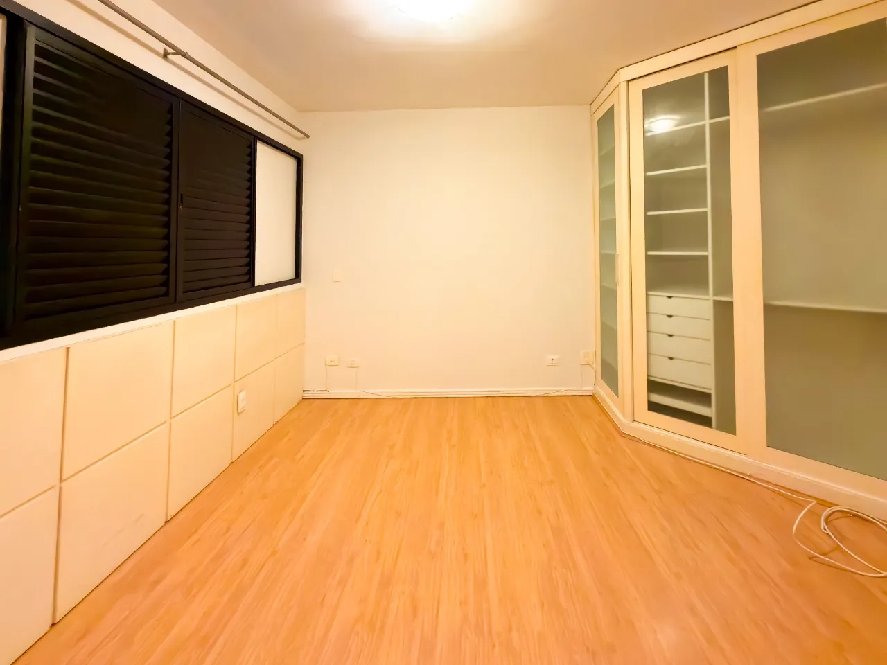 2-bedroom apartment with en-suite and enclosed balcony — photo 6
