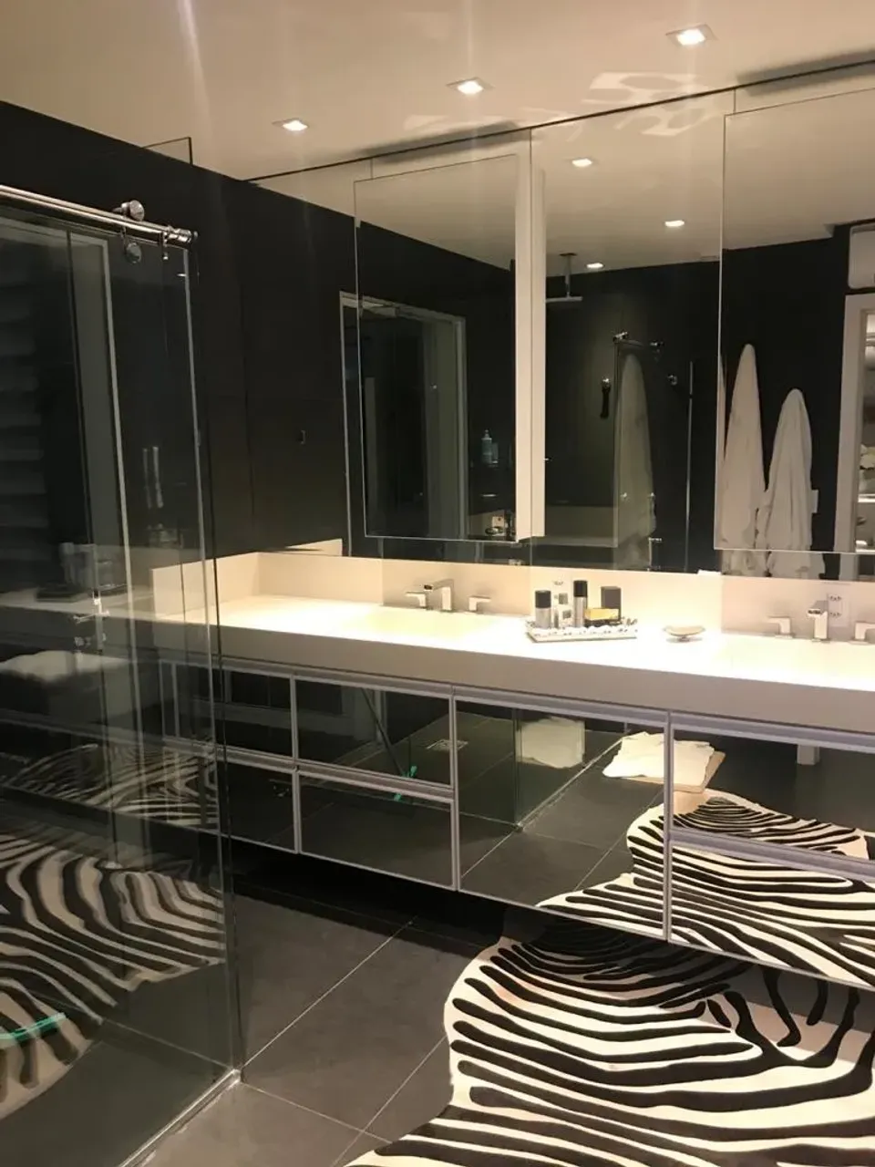 Casa de 600 m² con 5 dormitorios y duchas con vidrio — photo 19