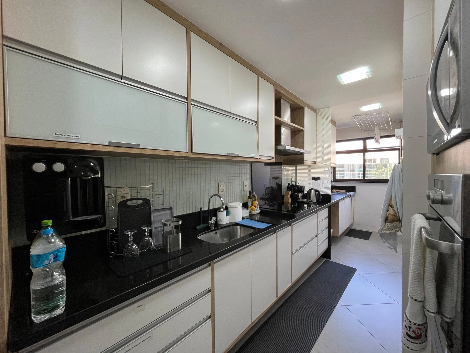 2-bedroom apartment with a glass-enclosed balcony — photo 5