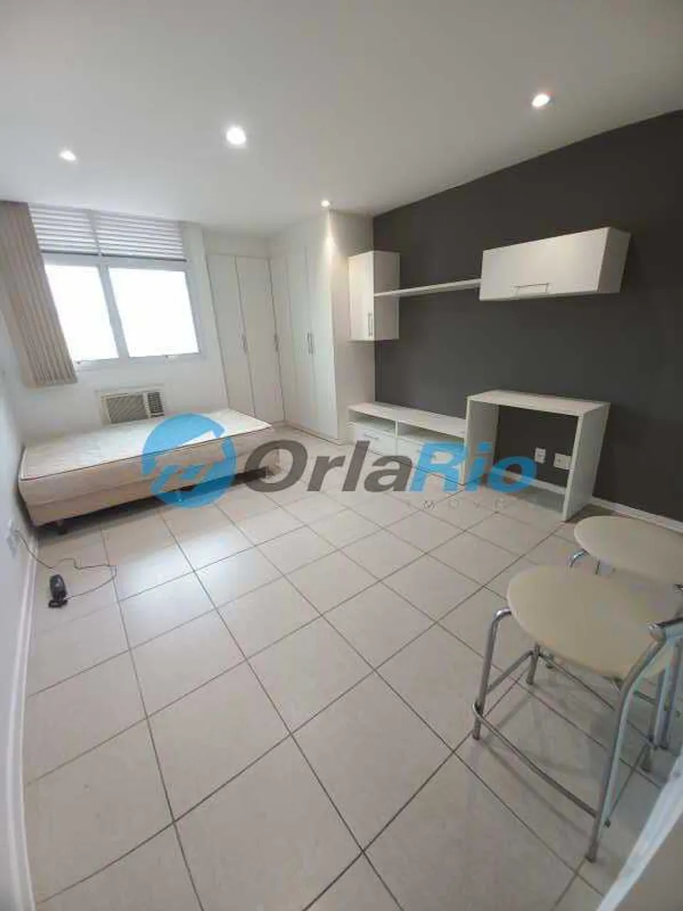 Furnished 1-bedroom apartment with open-plan kitchen — photo 14