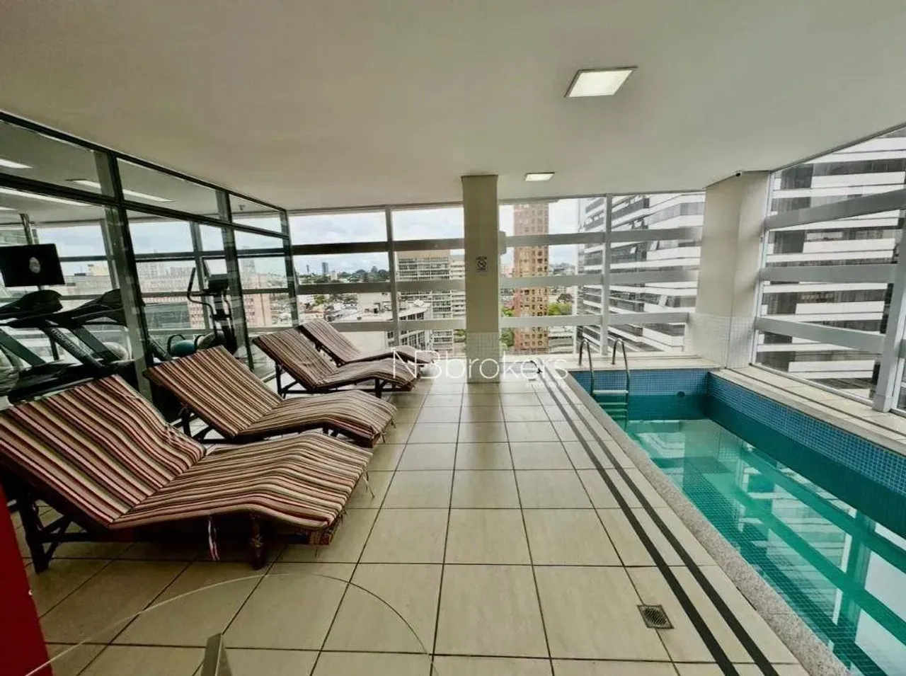 1-bedroom apartment with a private garden space — photo 14