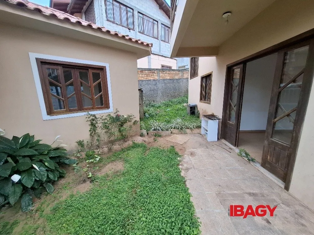 Casa de 4 dormitórios (1 suíte) com 182 m² e 2 vagas — photo 18