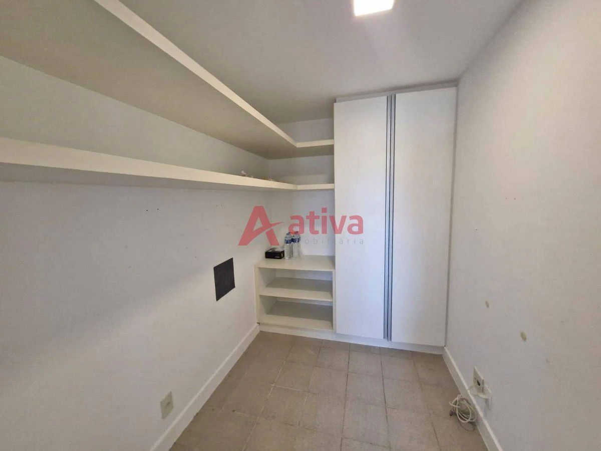 260 m² apartment with 4 en-suite bedrooms and laundry area — photo 34