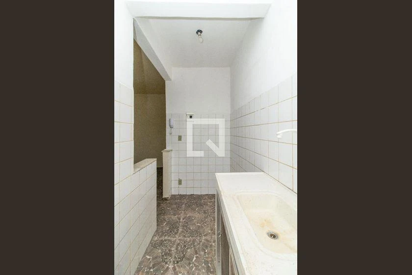Casa para aluguel com 1 quarto e box de vidro
