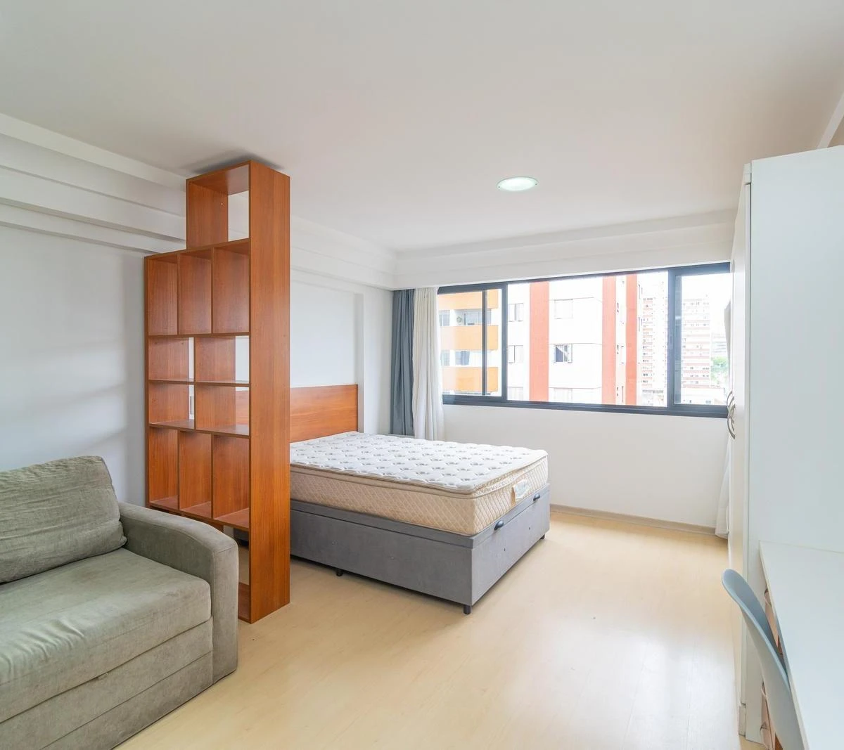 One-bedroom apartment with a home office in Curitiba — photo 3