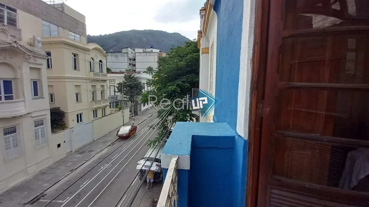 Colonial-style house with 3 bedrooms and a balcony — photo 23