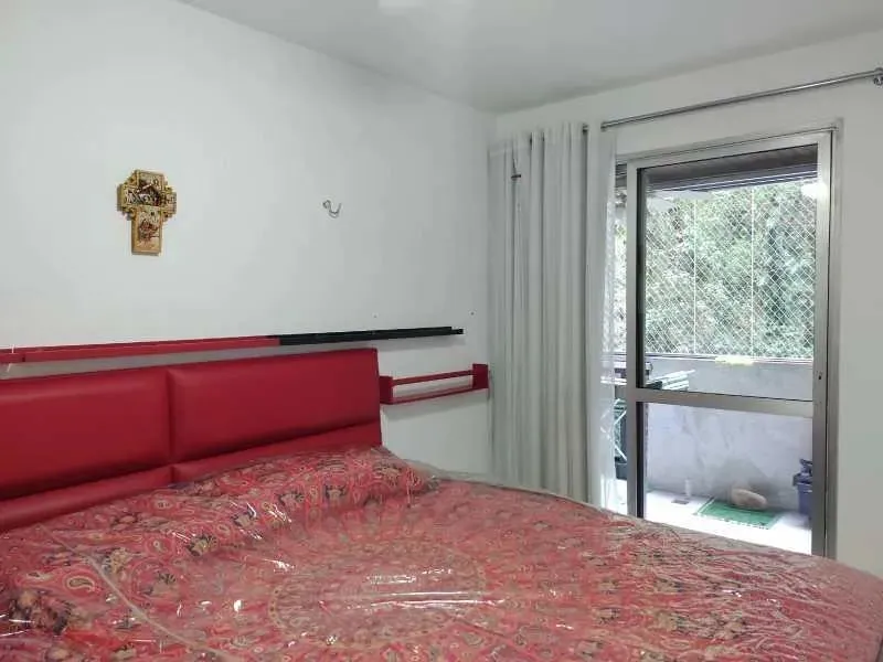 Furnished 3-bedroom apartment with glass balcony — photo 9