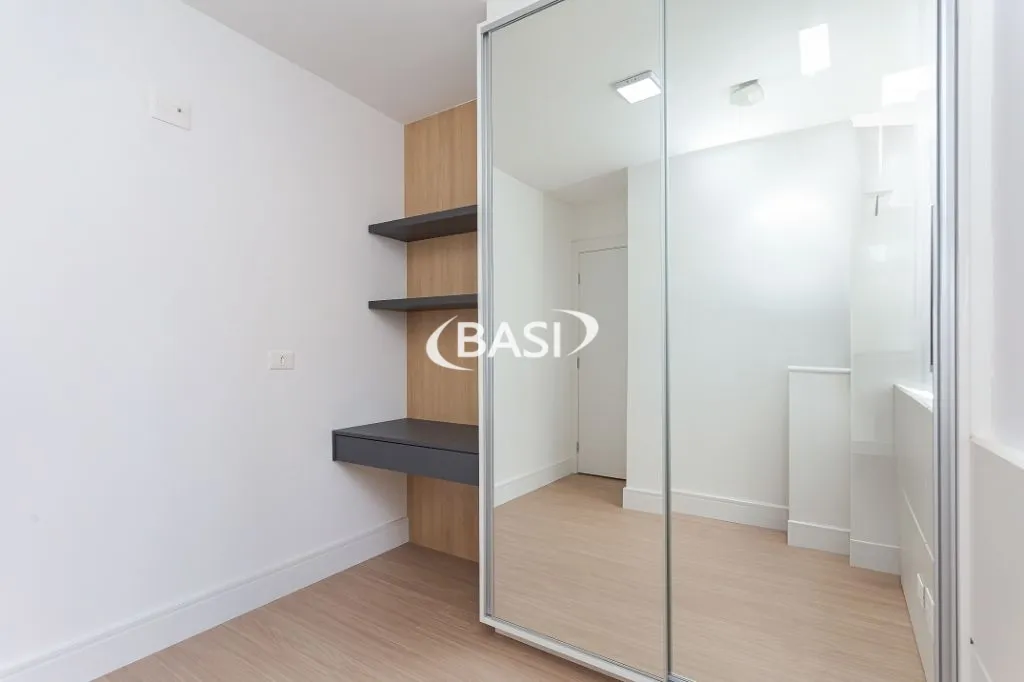 Glass-enclosed balcony in a 3-bedroom apartment, 80 m² — photo 42