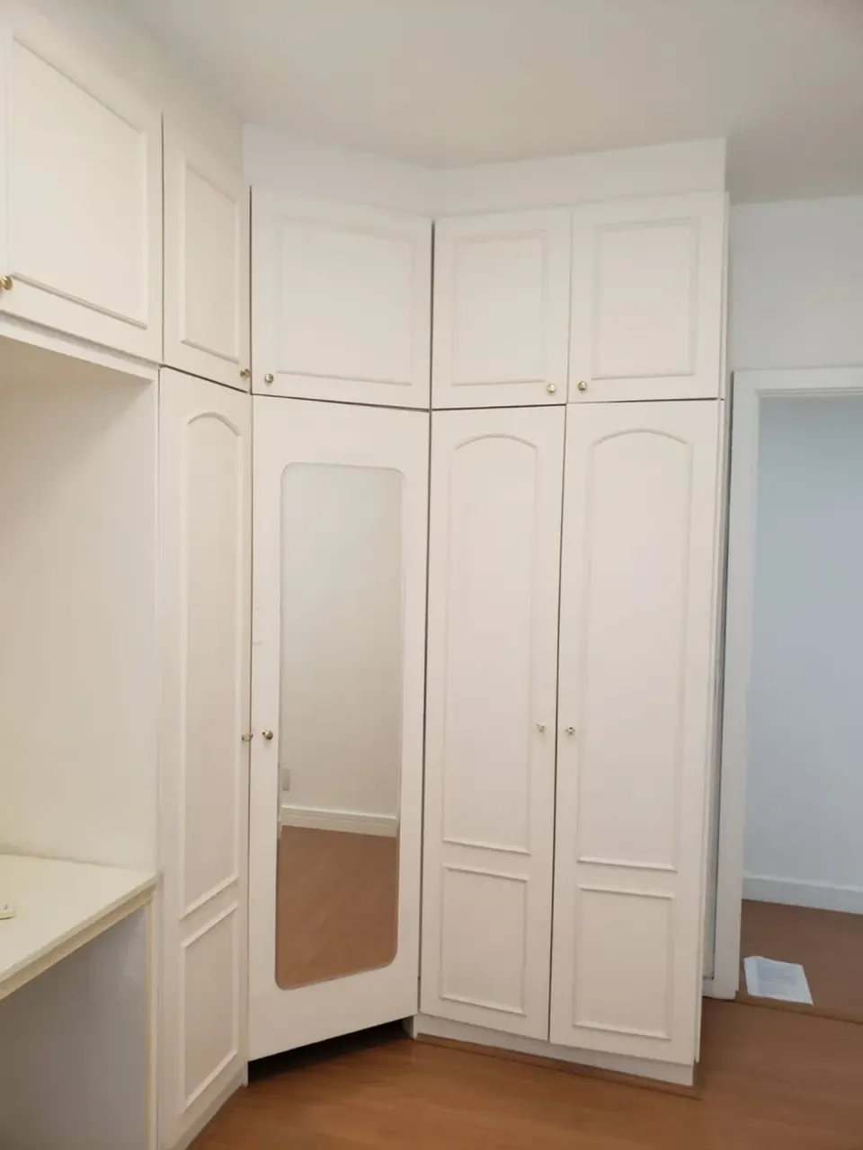 Квартира з 3 спальнями та дерев'яною підлогою або ламінатом — photo 10