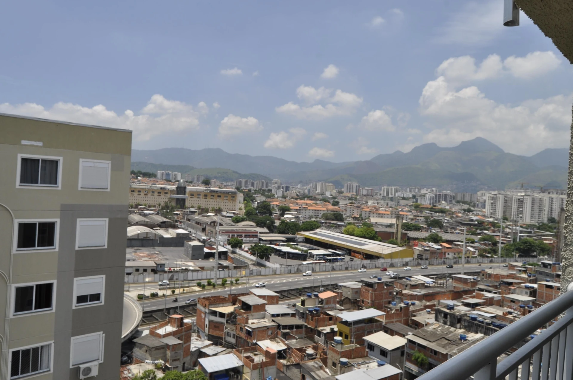 Mountain view in a 2-bedroom apartment, 42 m² — photo 18