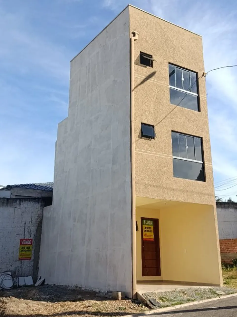 Unfurnished house with 2 bedrooms and 3 bathrooms — photo 2
