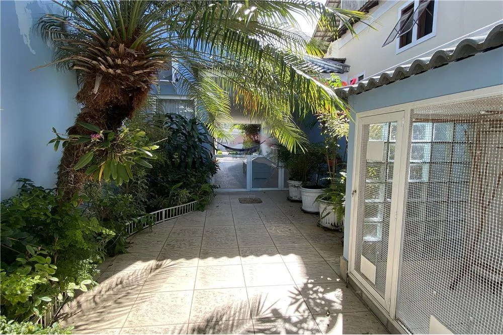 Furnished house with 4 bedrooms and 508 m² — photo 42