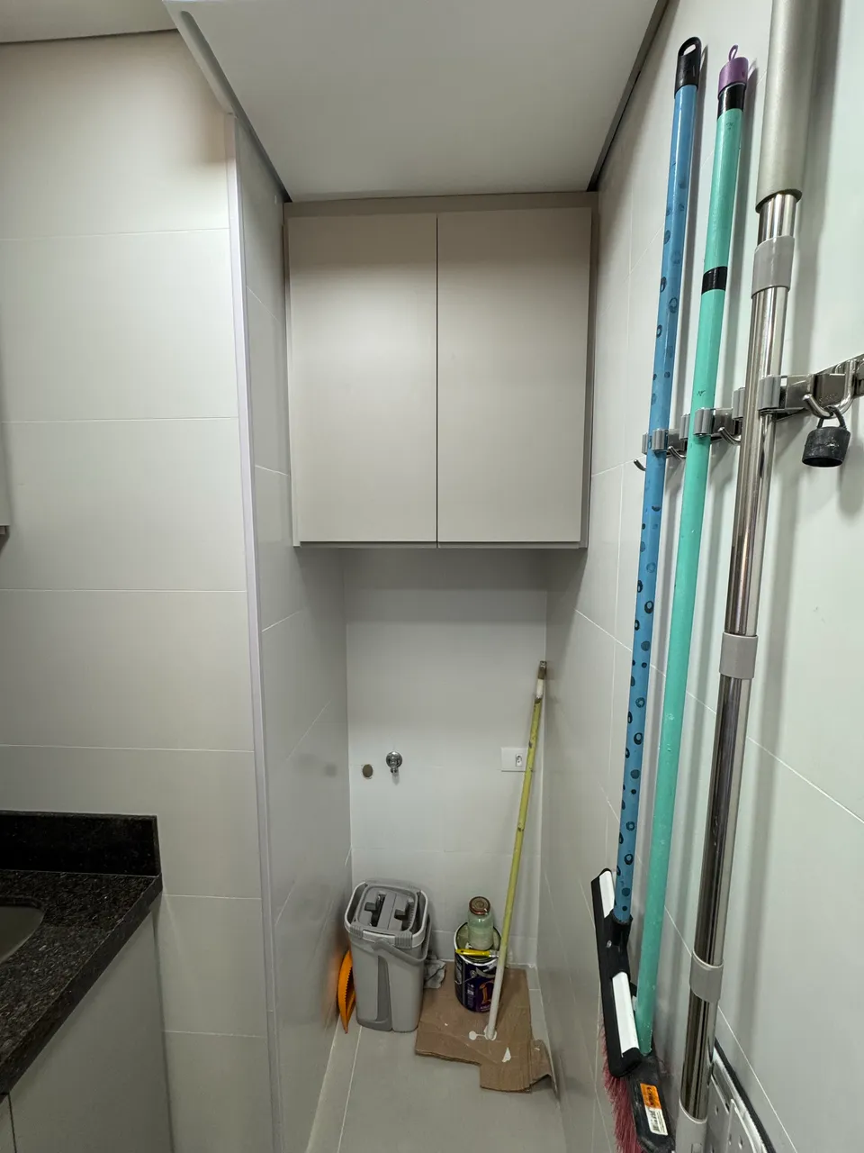One-bedroom apartment in a building with a gym — photo 15