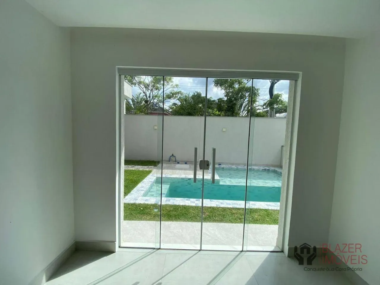 Casa com 4 dormitórios e 220 m² com varanda e churrasqueira — photo 18