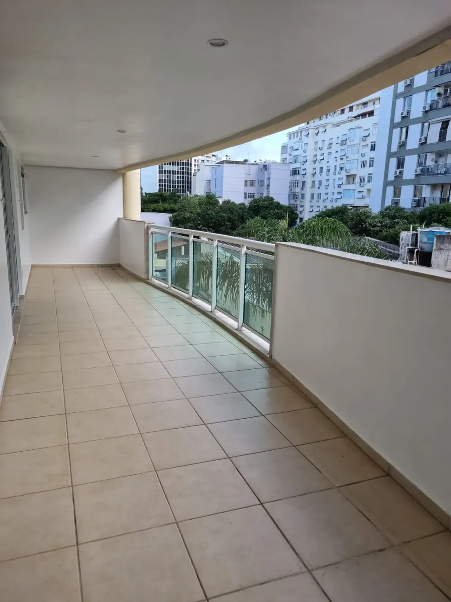 101 m² 3-bedroom apartment with 1 parking spot on the 2nd floor