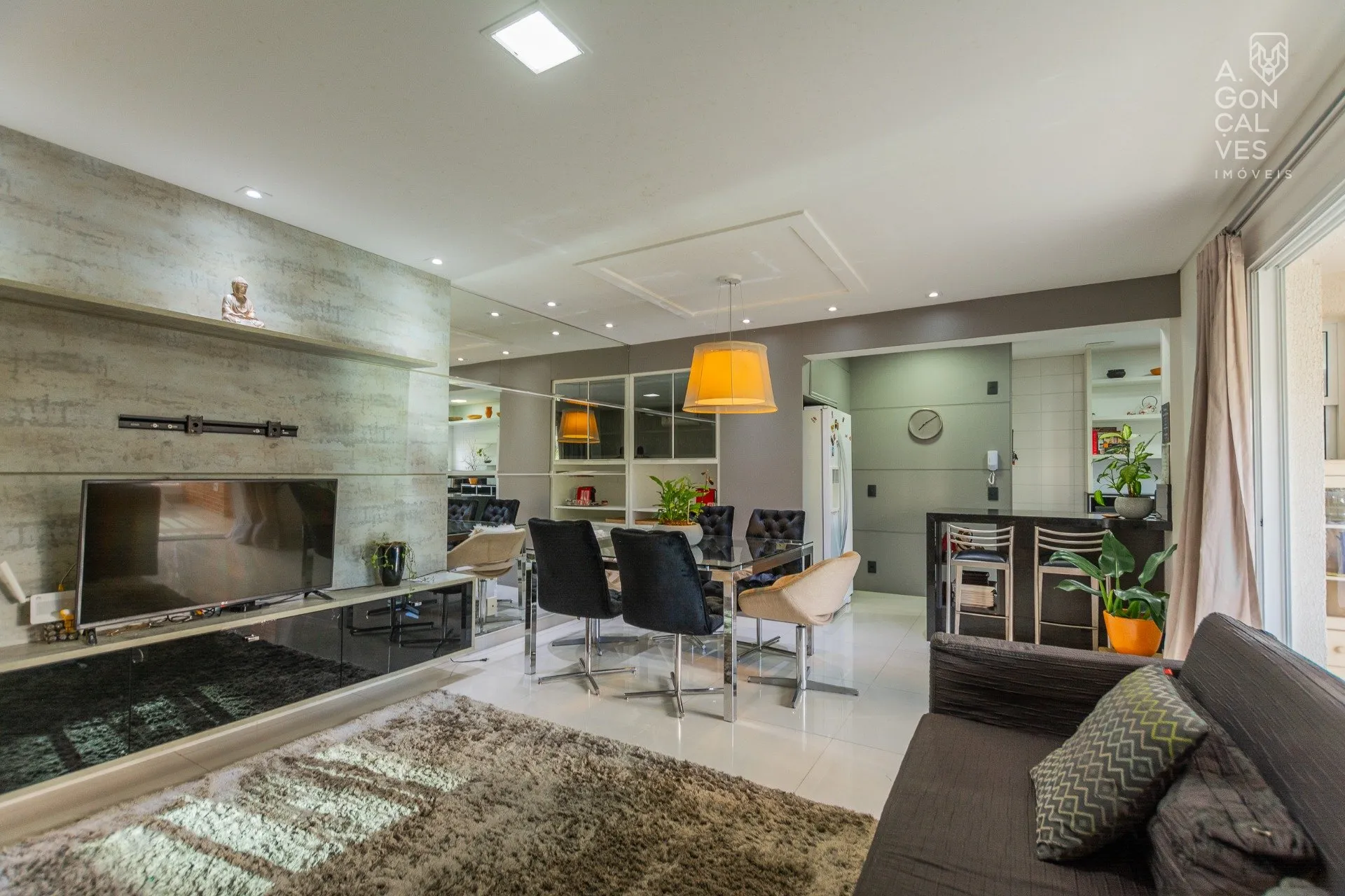 3-bedroom apartment with 2 parking spots, 233 m²