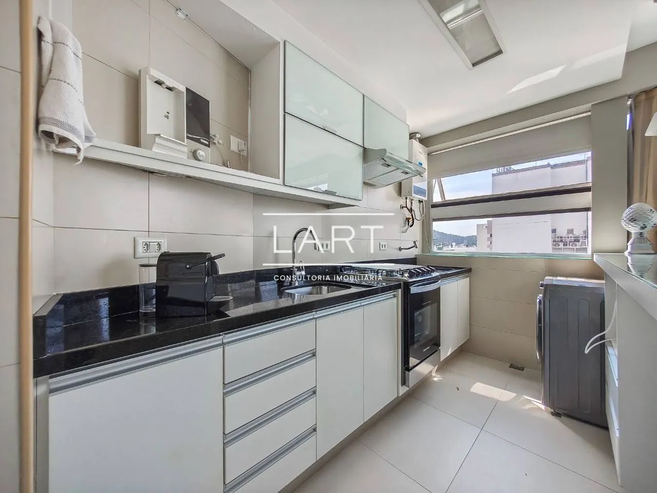 Furnished 1-bedroom apartment with 2 bathrooms — photo 11