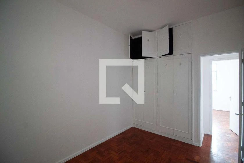 2-bedroom apartment with wood or laminate floors — photo 9