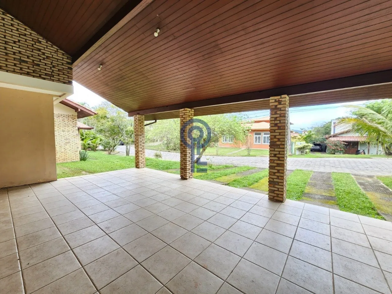 Condo house with 4 bedrooms and a private garden — photo 33