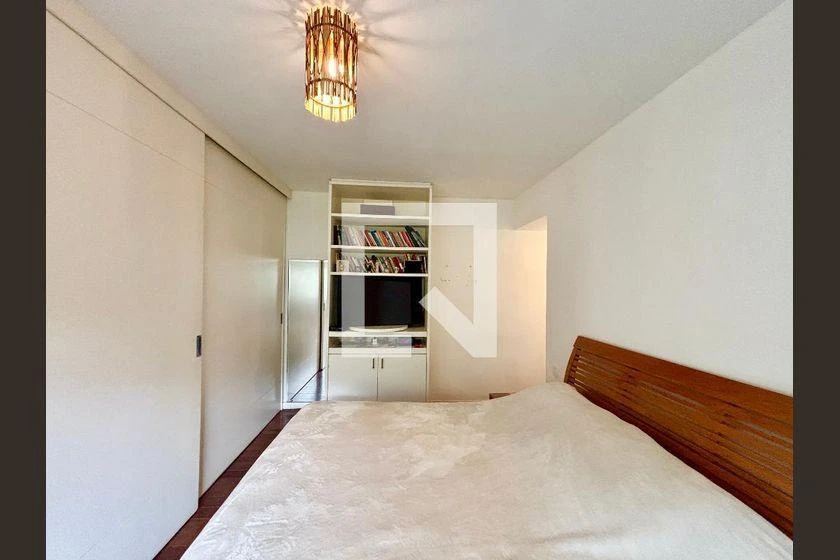 Apartment with 4 bedrooms and an en-suite bathroom — photo 48