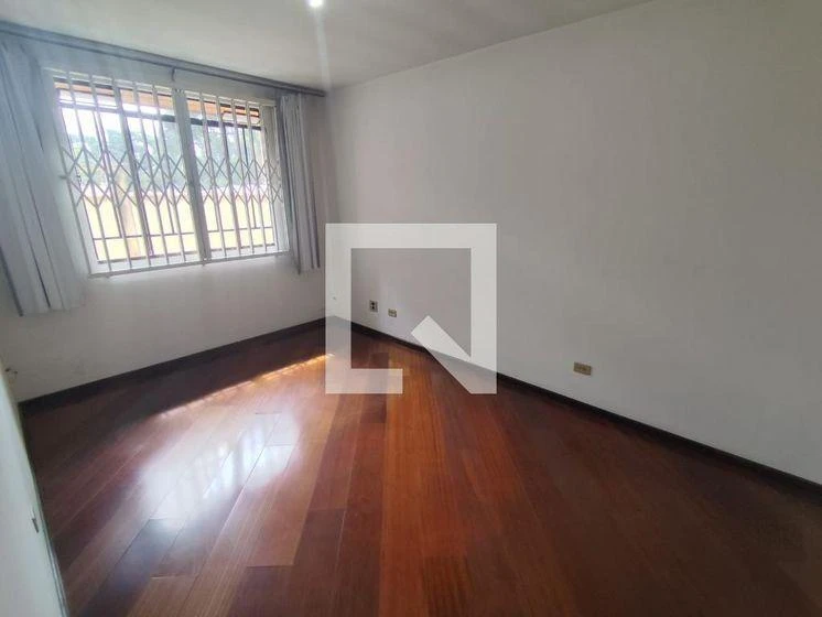 Casa con piso de madera o laminado en Curitiba — photo 8