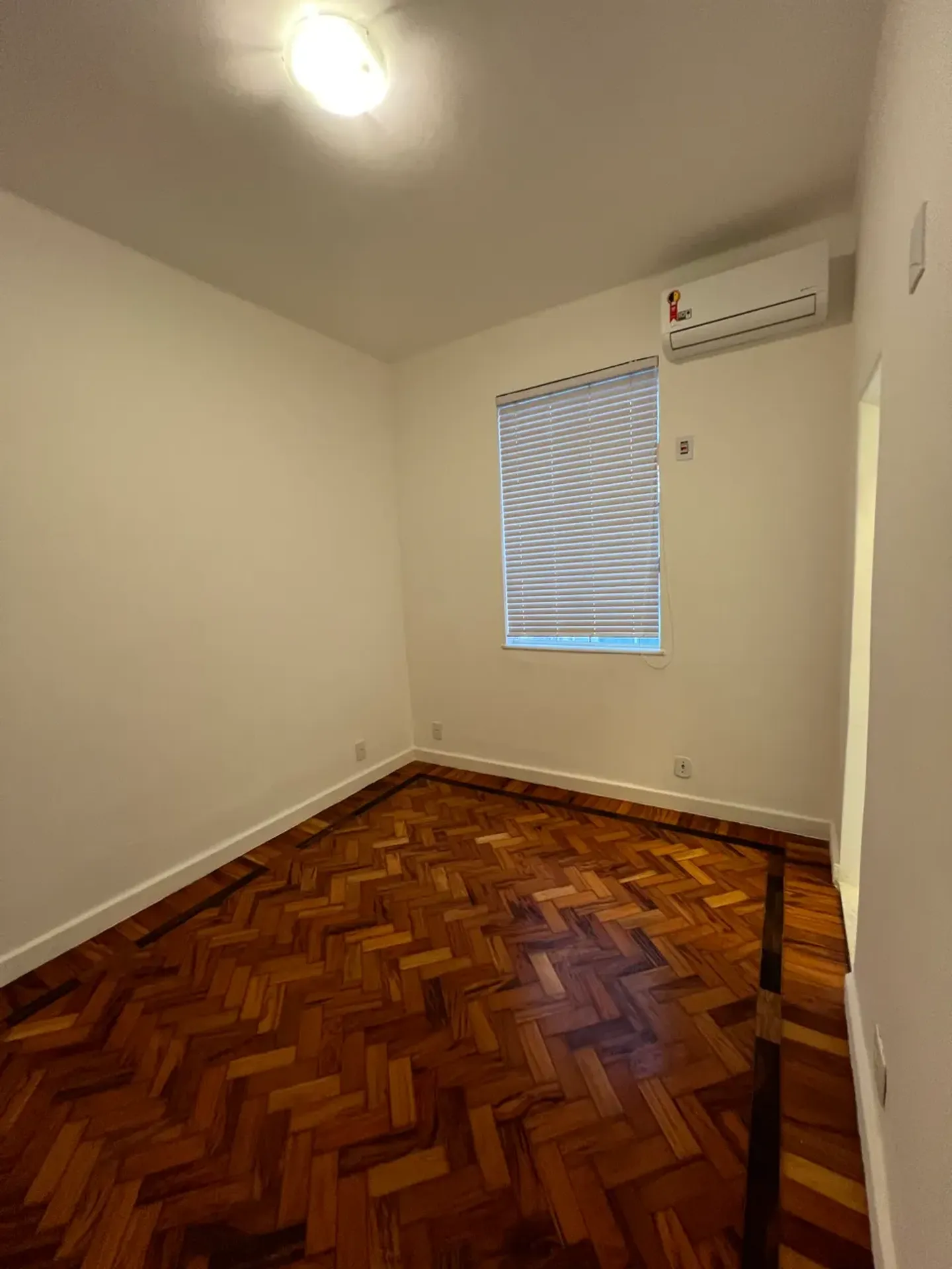 Apartment on the 3rd floor with wood or laminate floors — photo 17