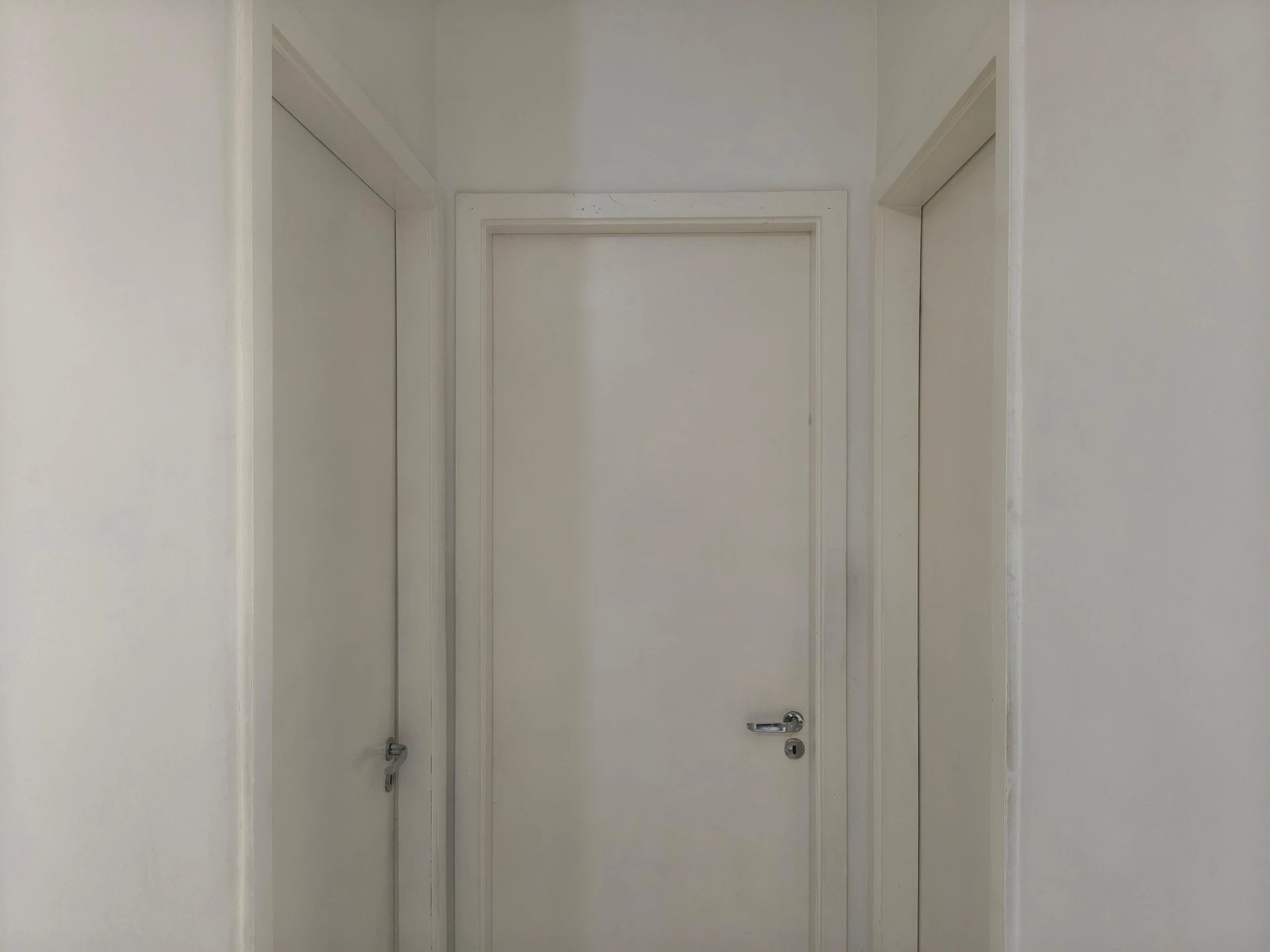 2-bedroom apartment in a building with a gym — photo 32