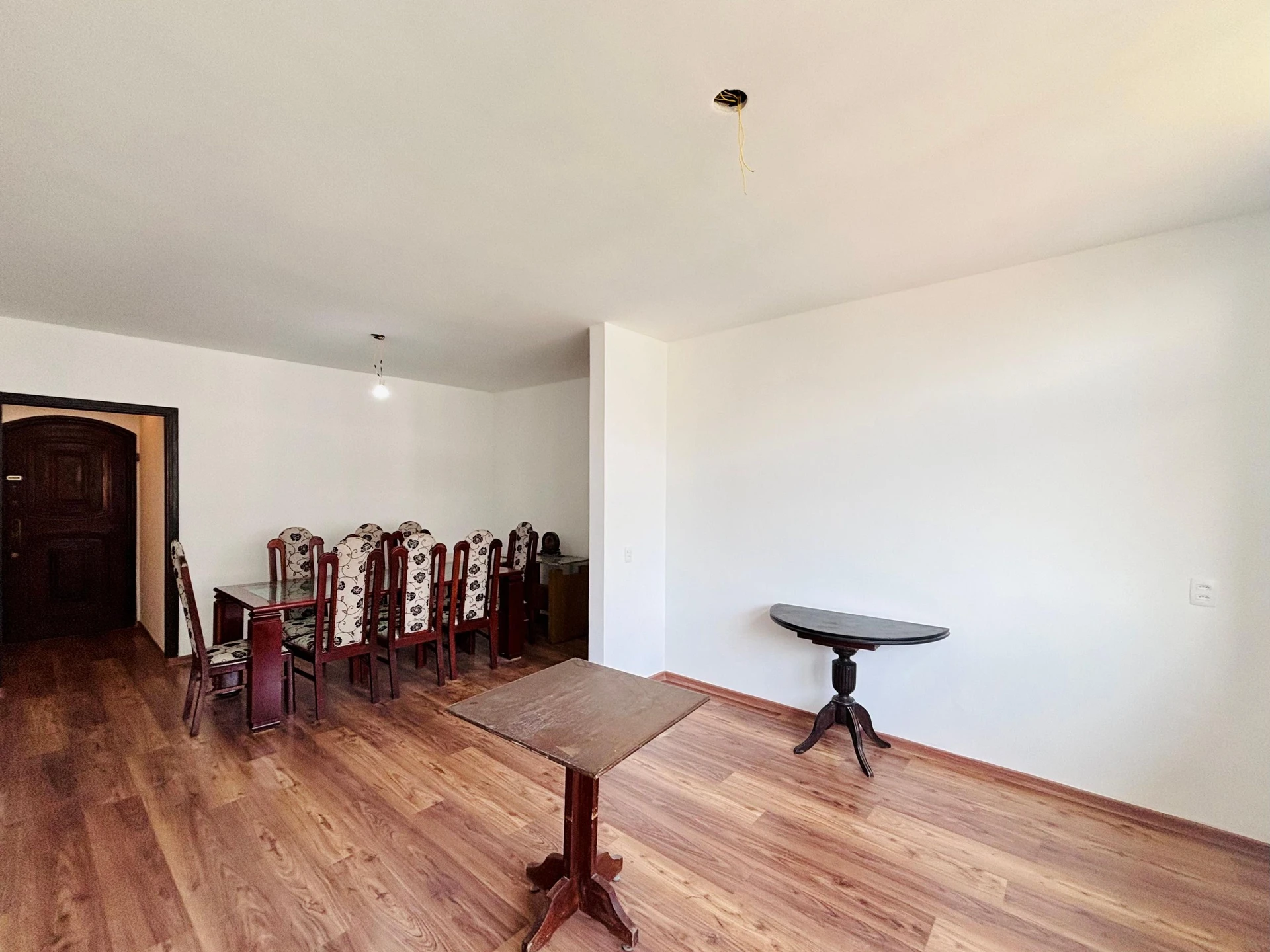 3-bedroom apartment with a mountain view — photo 17