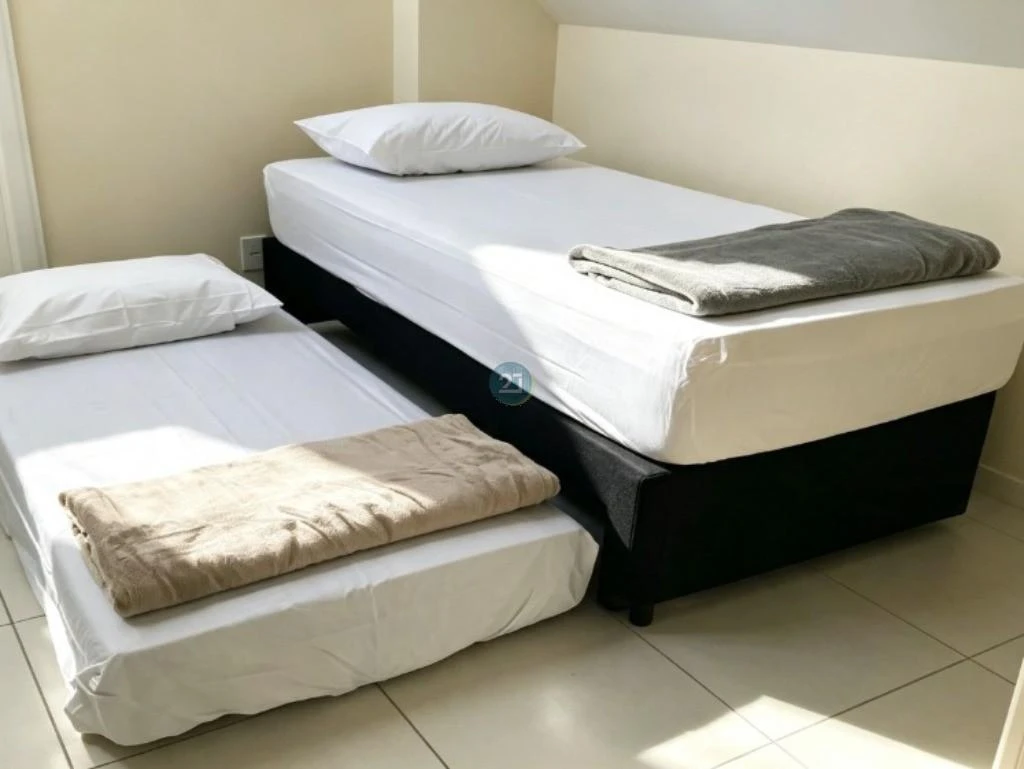 Apartamento dúplex amueblado con 3 suites y 2 plazas — photo 33
