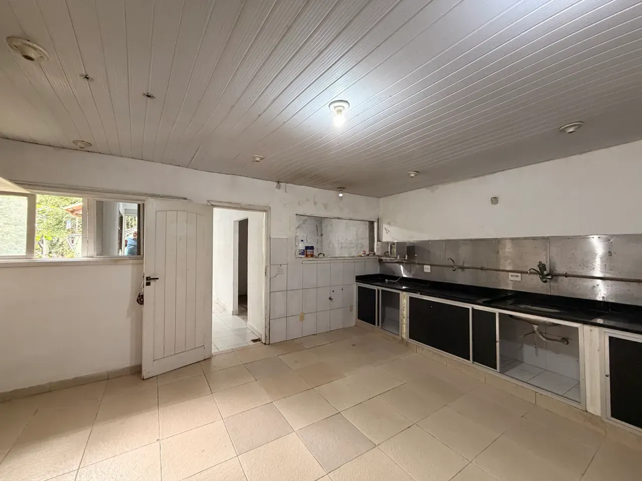 4-bedroom house with a bathtub in Rio de Janeiro — photo 31