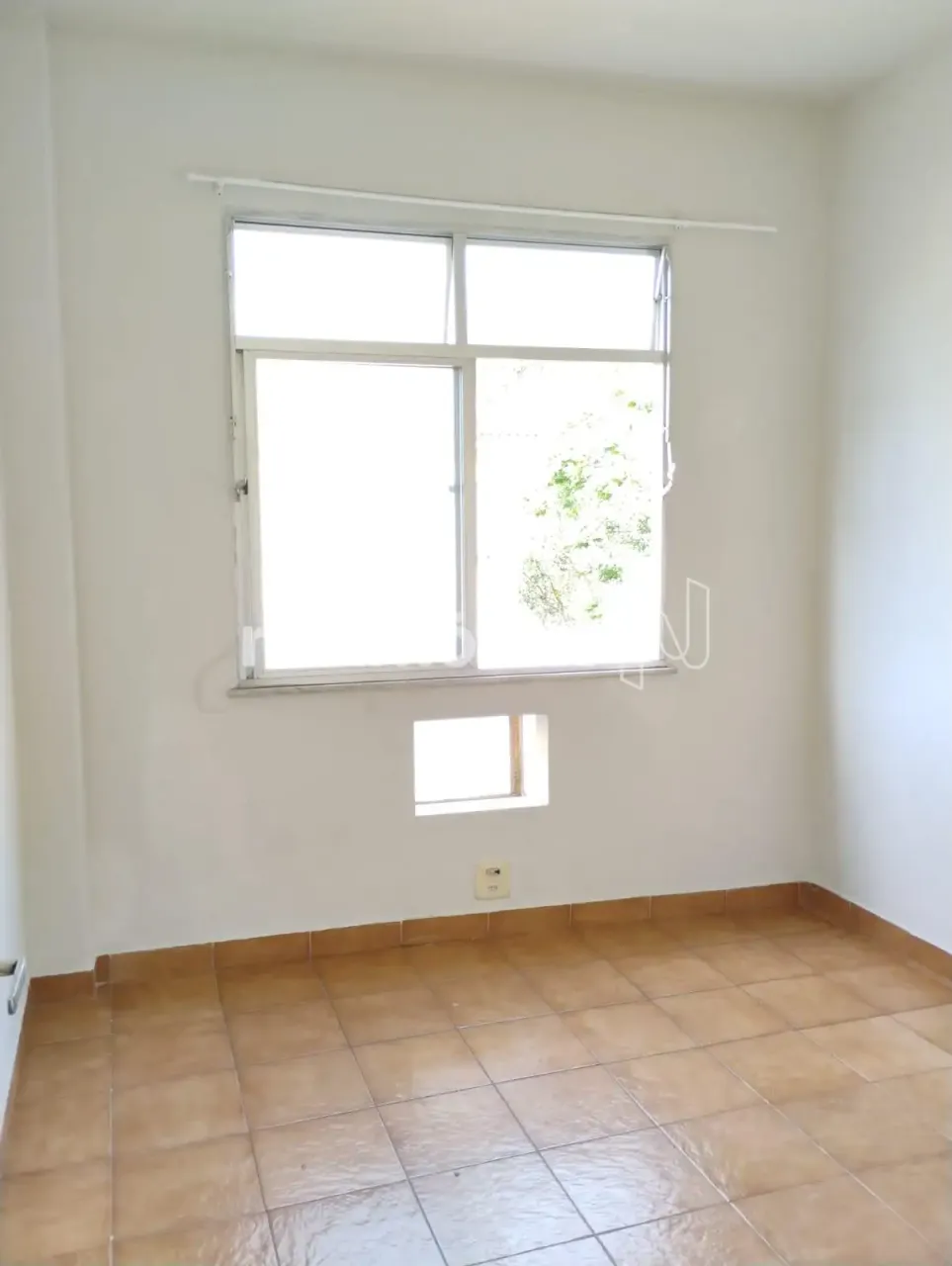 1-bedroom apartment with a laundry area — photo 11