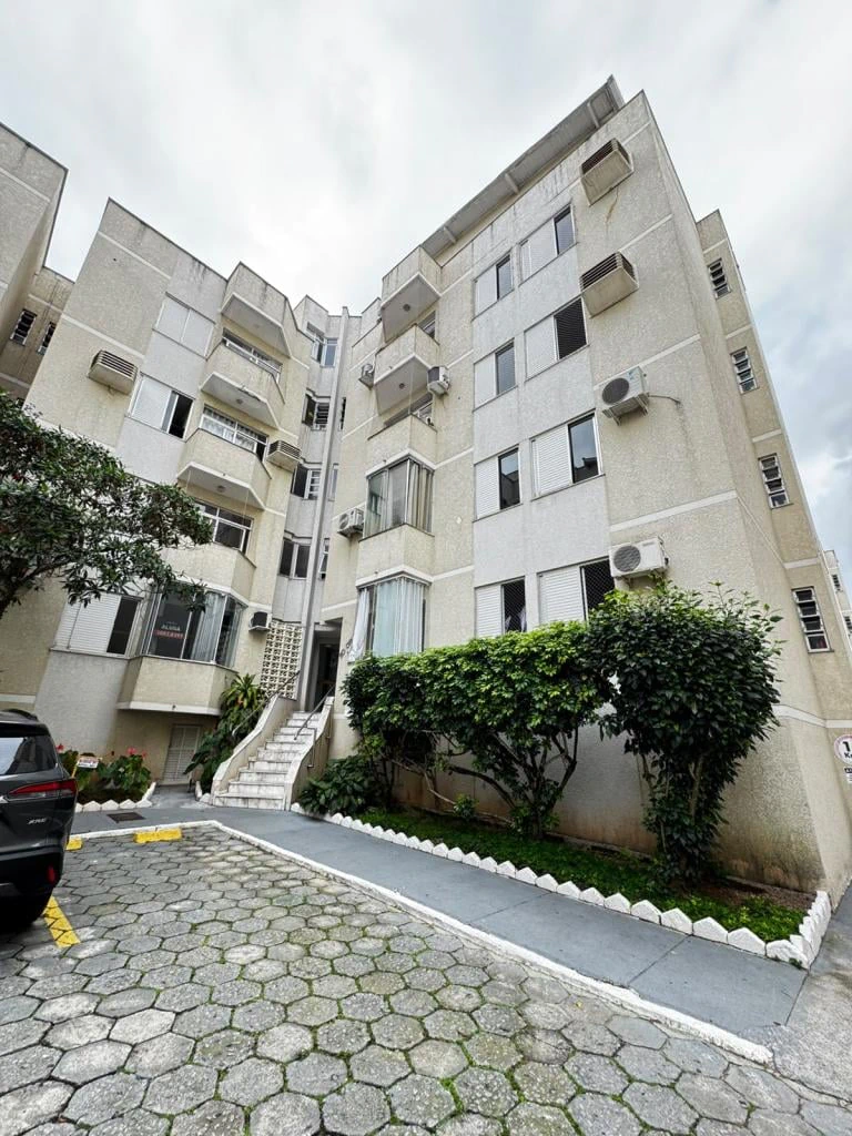 1-bedroom apartment with separate kitchen and living room — photo 9