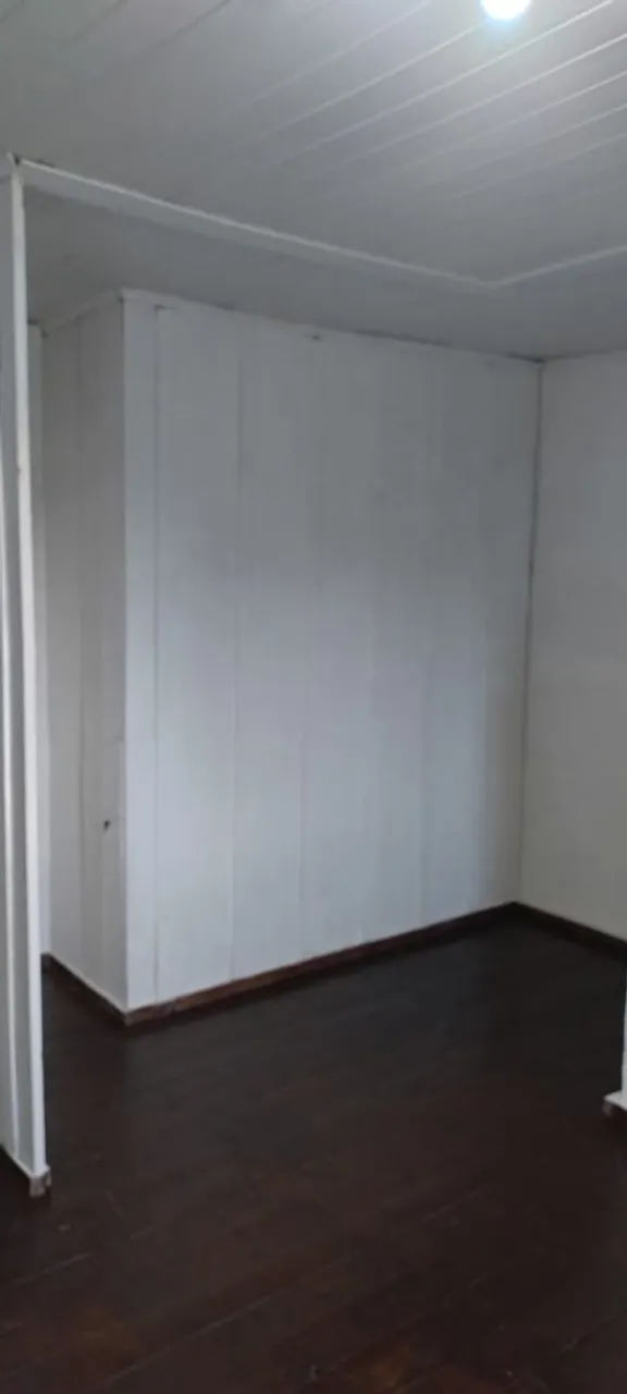 One-bedroom house with wood or laminate floors in Curitiba — photo 4