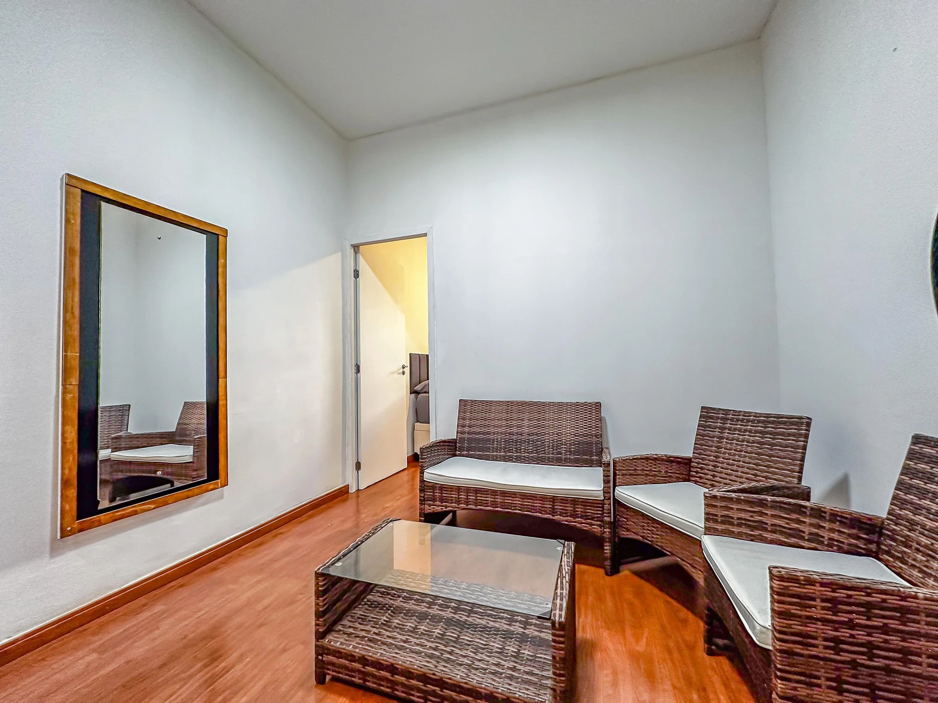 Furnished 1-bedroom apartment with washing machine — photo 13