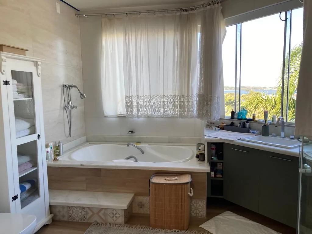 Furnished house with 3 en-suite bedrooms and 4 baths — photo 13