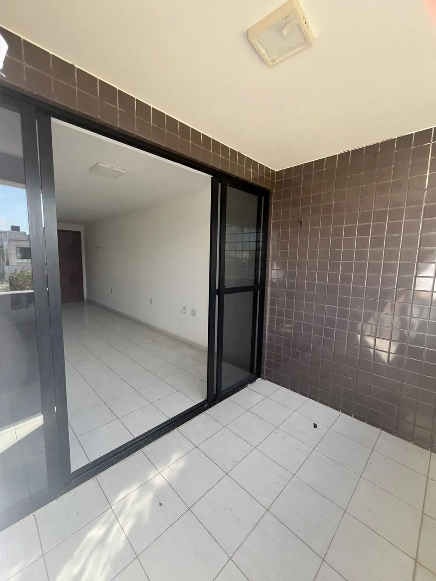 Unfurnished 100 m² apartment with 4 bedrooms and 2 en-suites — photo 45