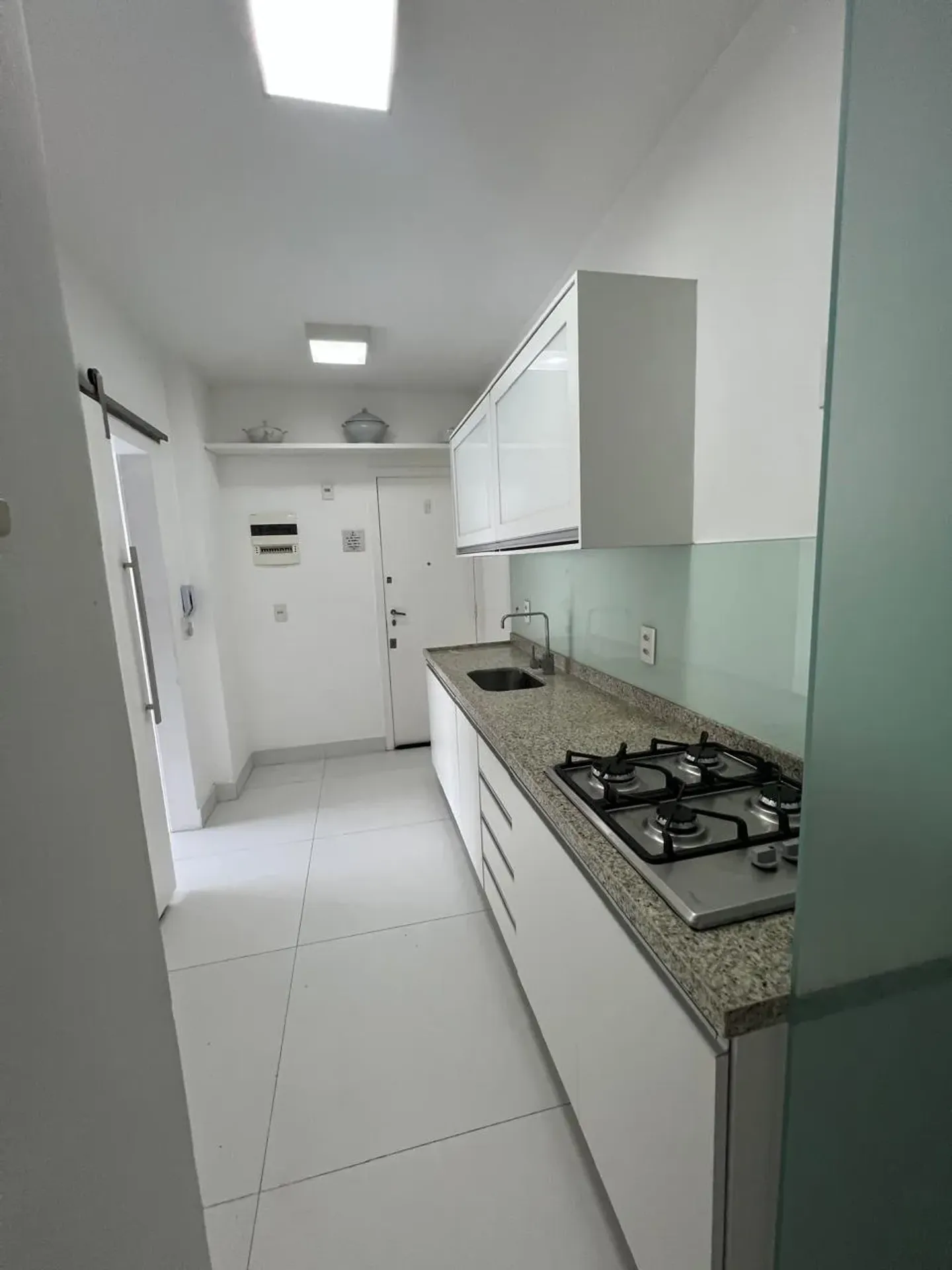 2-bedroom apartment with a parking space and tile floors
